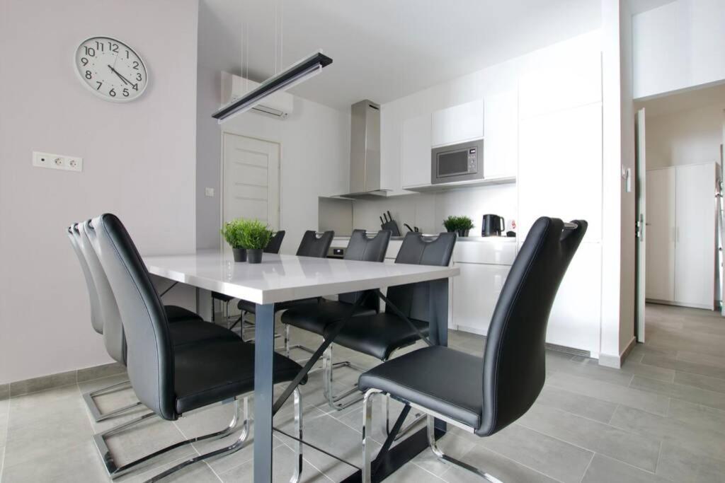 Premium Apartment By Hi5-Vaci Str. 3 Bedroom Budapest Esterno foto