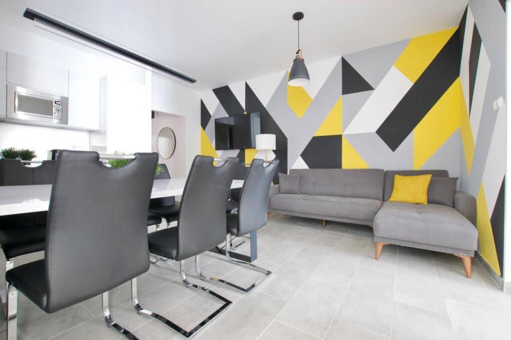 Premium Apartment By Hi5-Vaci Str. 3 Bedroom Budapest Esterno foto