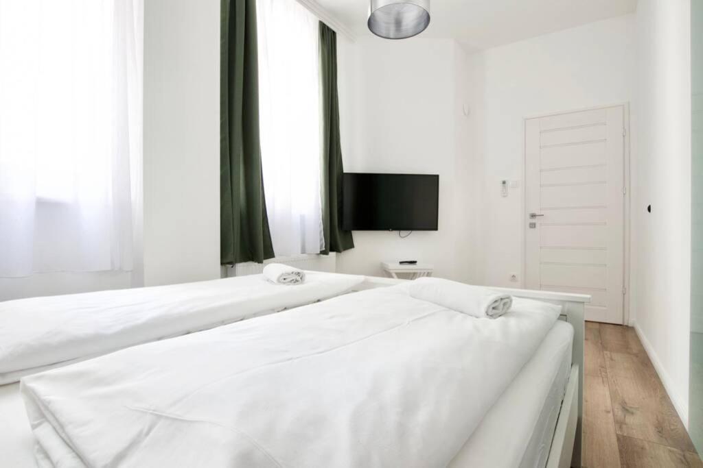 Premium Apartment By Hi5-Vaci Str. 3 Bedroom Budapest Esterno foto