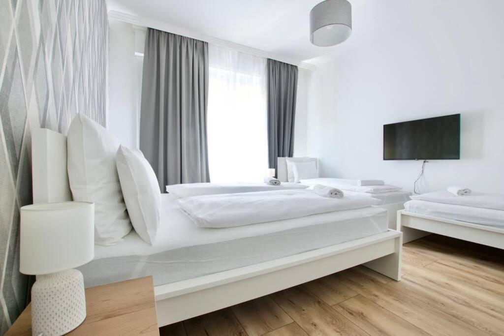 Premium Apartment By Hi5-Vaci Str. 3 Bedroom Budapest Esterno foto