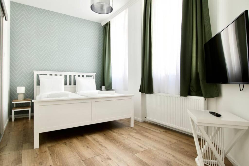 Premium Apartment By Hi5-Vaci Str. 3 Bedroom Budapest Esterno foto