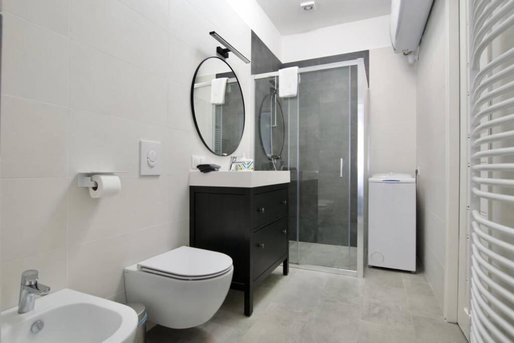 Premium Apartment By Hi5-Vaci Str. 3 Bedroom Budapest Esterno foto