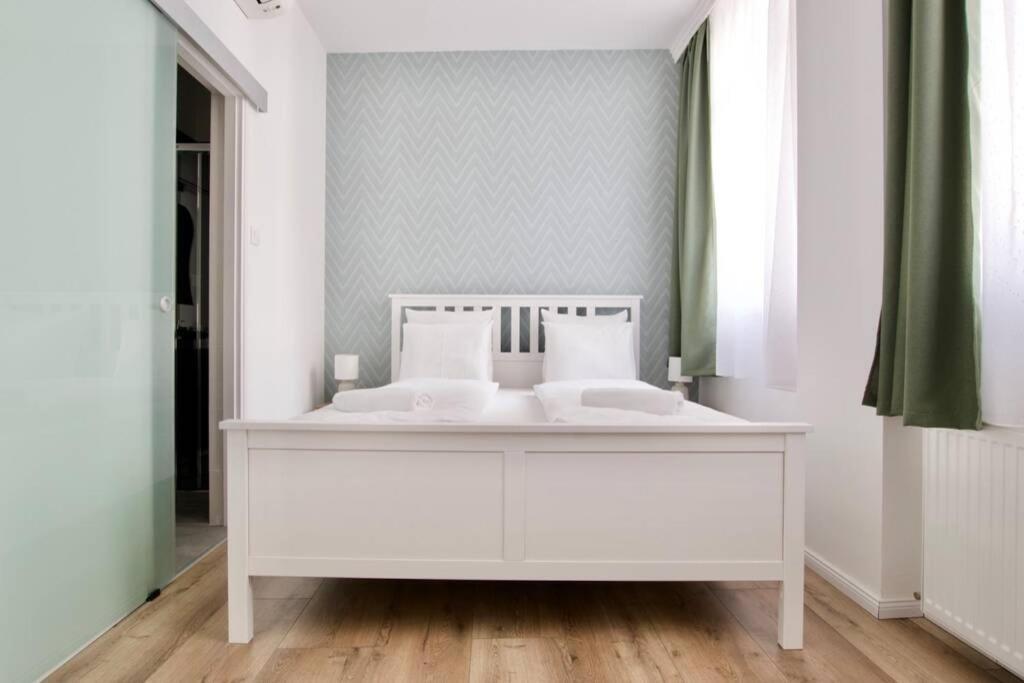 Premium Apartment By Hi5-Vaci Str. 3 Bedroom Budapest Esterno foto