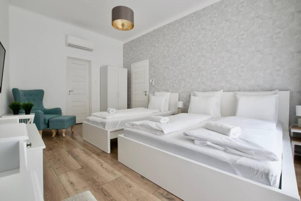 Premium Apartment By Hi5-Vaci Str. 3 Bedroom Budapest Esterno foto