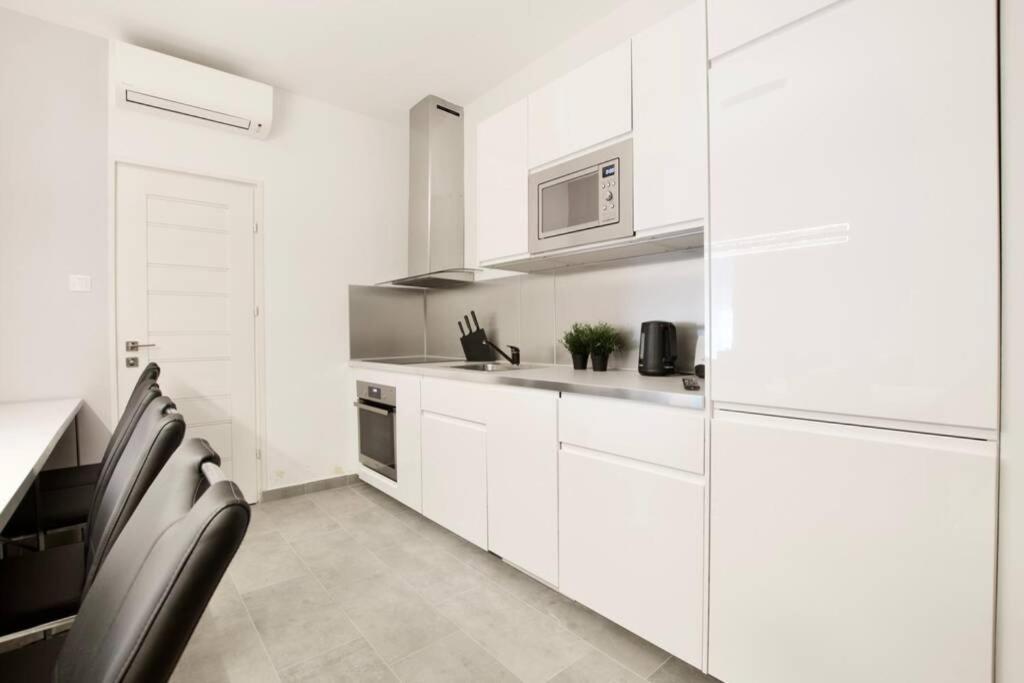 Premium Apartment By Hi5-Vaci Str. 3 Bedroom Budapest Esterno foto